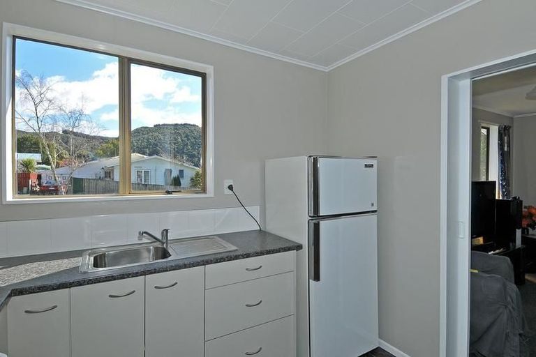 Photo of property in 9a Crystal Grove, Birchville, Upper Hutt, 5018