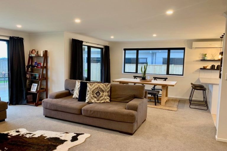 Photo of property in 25 Dreaver Drive, Waitara, 4320