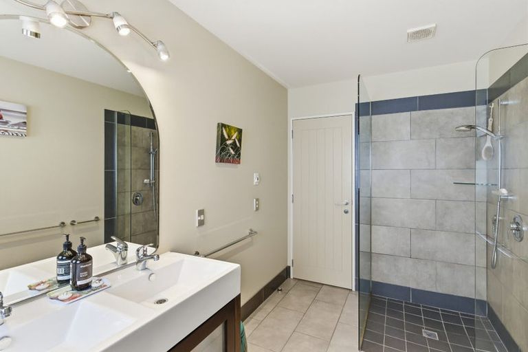 Photo of property in 3 Iti Grove, Waikanae, 5036