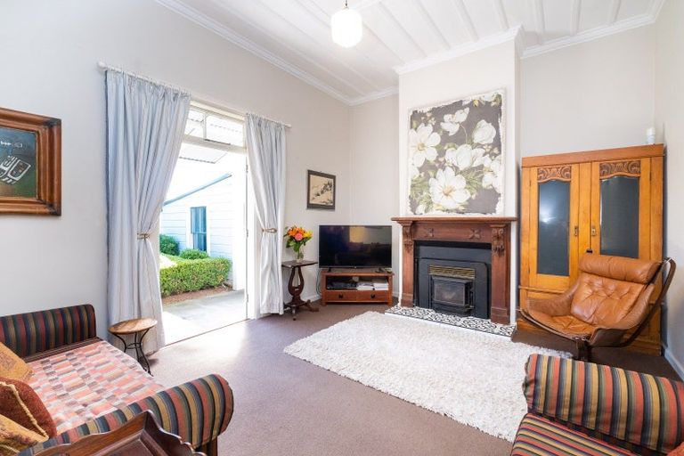 Photo of property in 2 Kaweka Place, Havelock North, 4130