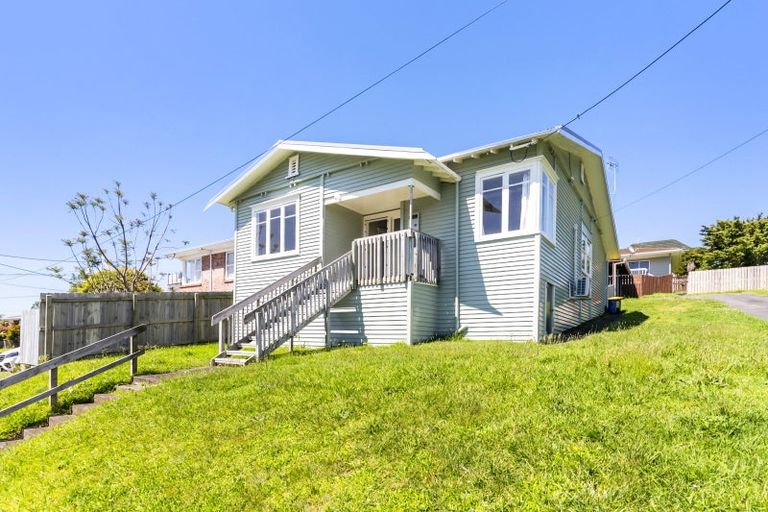 Photo of property in 1/8 Corunna Road, Milford, Auckland, 0620