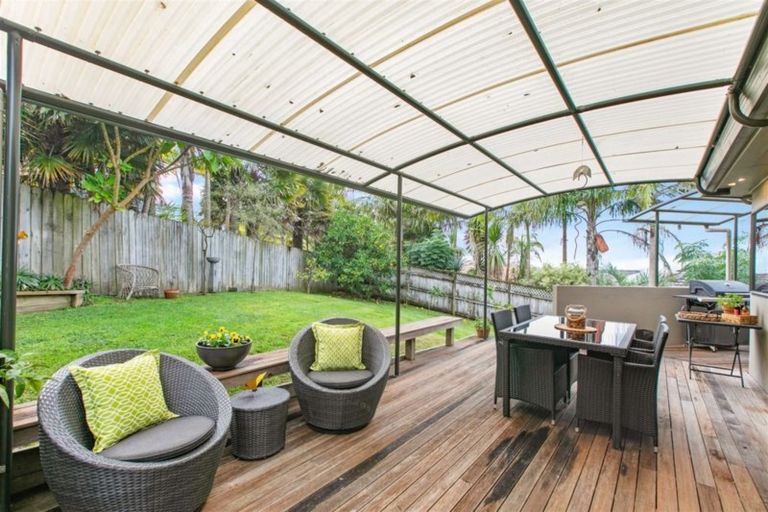 Photo of property in 23 Hogarth Rise, West Harbour, Auckland, 0618