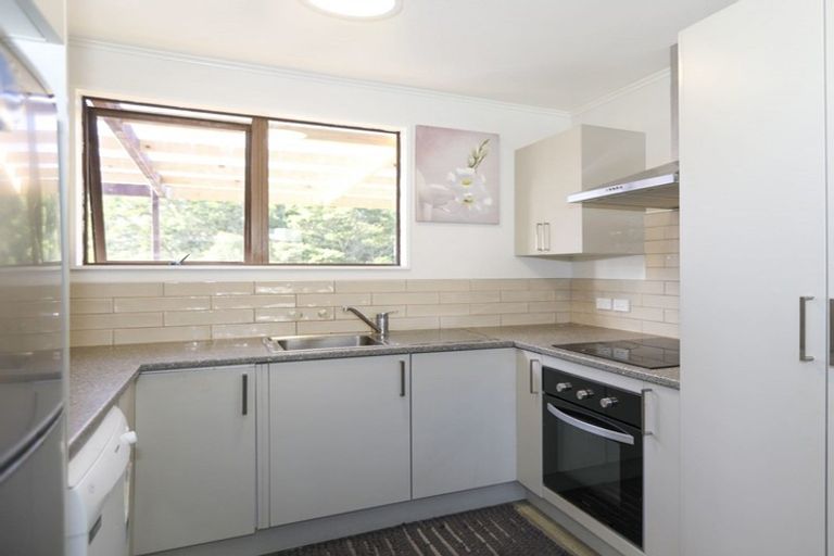 Photo of property in 8 Angeline Place, Massey, Auckland, 0614