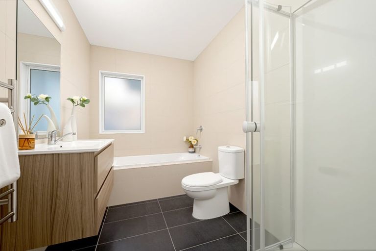 Photo of property in 18 Cityview Place, Massey, Auckland, 0614