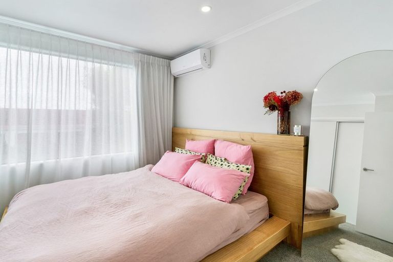 Photo of property in 5 Wharara Lane, Massey, Auckland, 0614