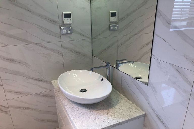 Photo of property in 20 Drumbuoy Drive, Flat Bush, Auckland, 2019