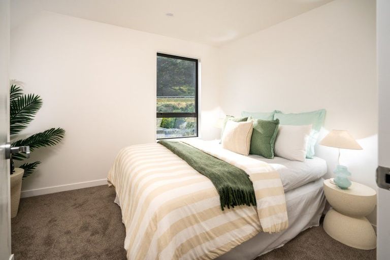 Photo of property in 90 Ara Paiwhenua, Tawa, Wellington, 5028