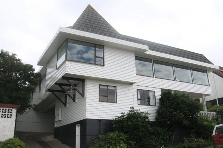 Photo of property in 11 Puketiro Avenue, Northland, Wellington, 6012