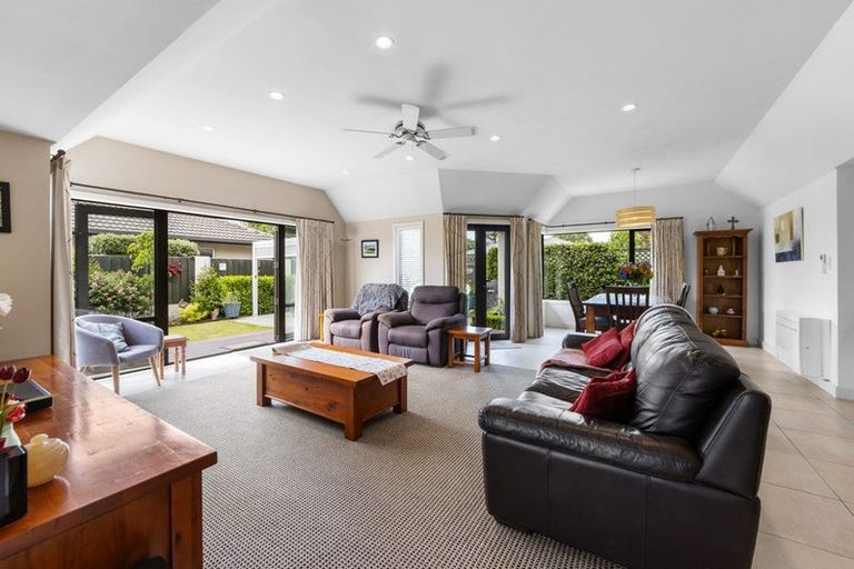 Photo of property in 11 Harlech Mews, Avonhead, Christchurch, 8042