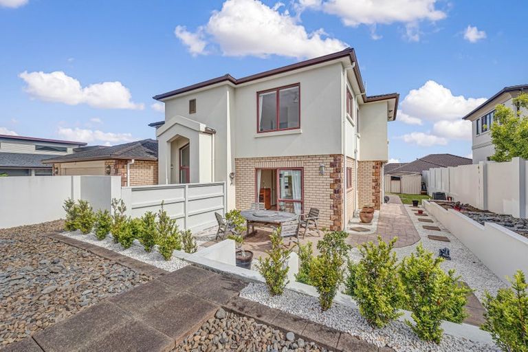 Photo of property in 5 Courtneys, West Harbour, Auckland, 0618