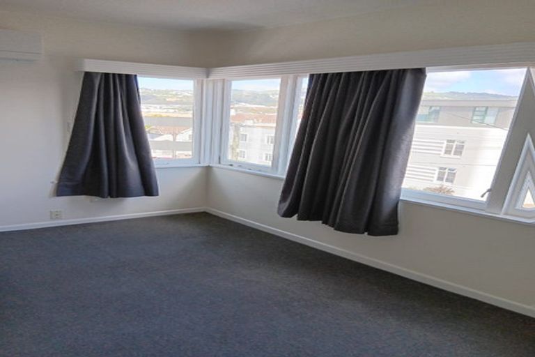 Photo of property in 22 Hawker Street, Mount Victoria, Wellington, 6011