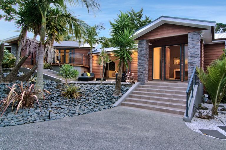 Photo of property in 97 Shaw Road, Oratia, Auckland, 0604