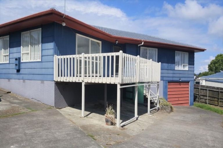 Photo of property in 10 St Margaret Place, West Harbour, Auckland, 0618