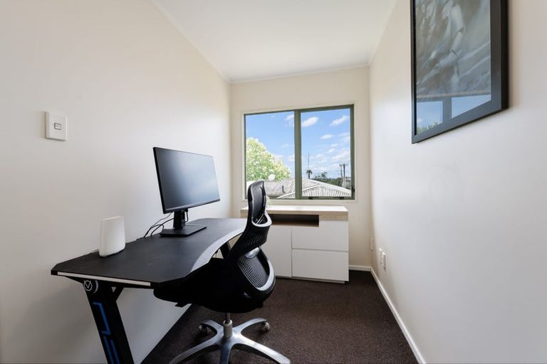 Photo of property in 33 Woodford Avenue, Henderson, Auckland, 0610