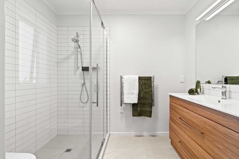 Photo of property in 16 Waru Nui Court, Orewa, 0931