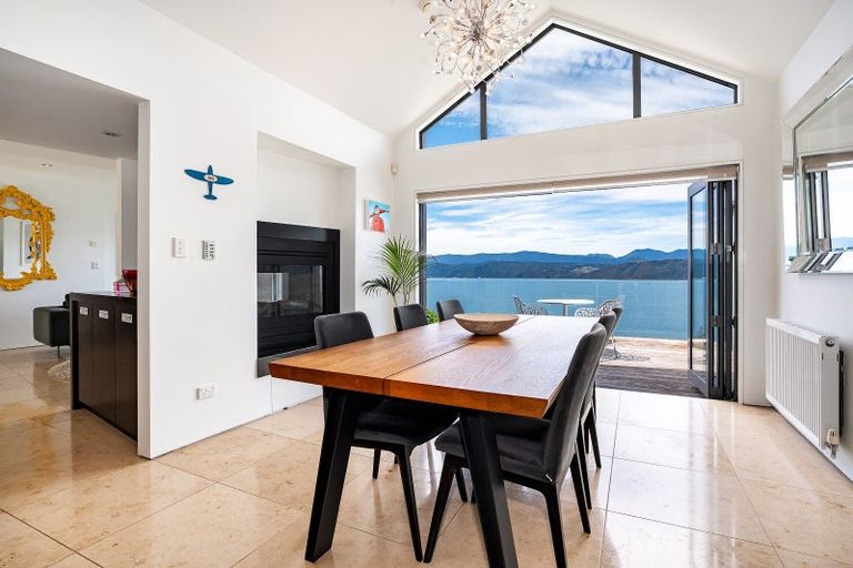 Photo of property in 8 Nevay Road, Karaka Bays, Wellington, 6022