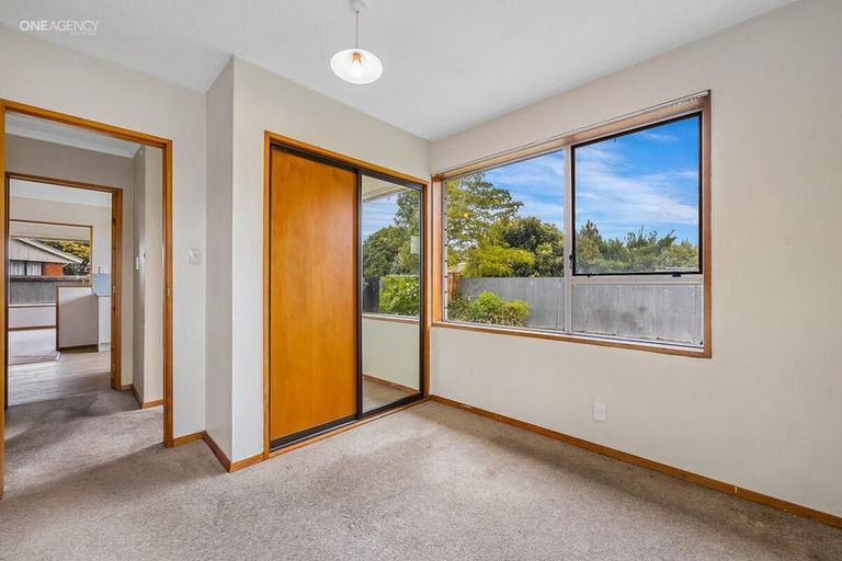 Photo of property in 2/11 Momorangi Crescent, Redwood, Christchurch, 8051