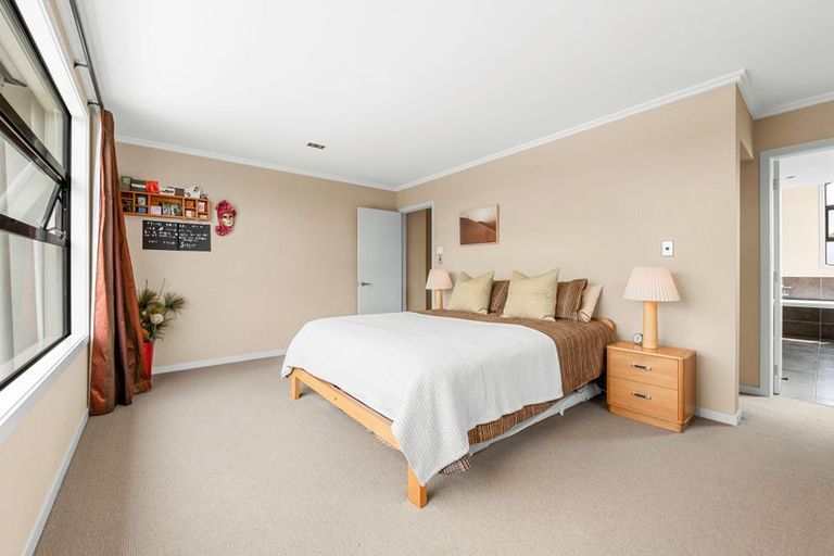 Photo of property in 16 Sheriff Place, Riverlea, Hamilton, 3216