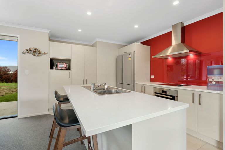 Photo of property in 4 Laly Haddon Place, Matakana, Warkworth, 0985