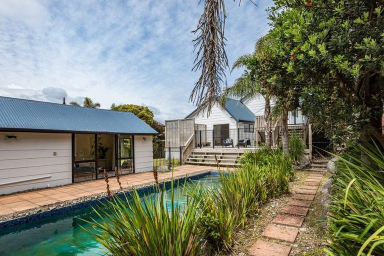 Photo of property in 5 Waiheke Street, Waikanae Beach, Waikanae, 5036