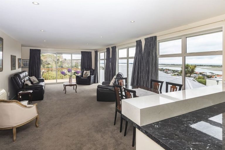 Photo of property in 42 Moncks Spur Road, Redcliffs, Christchurch, 8081