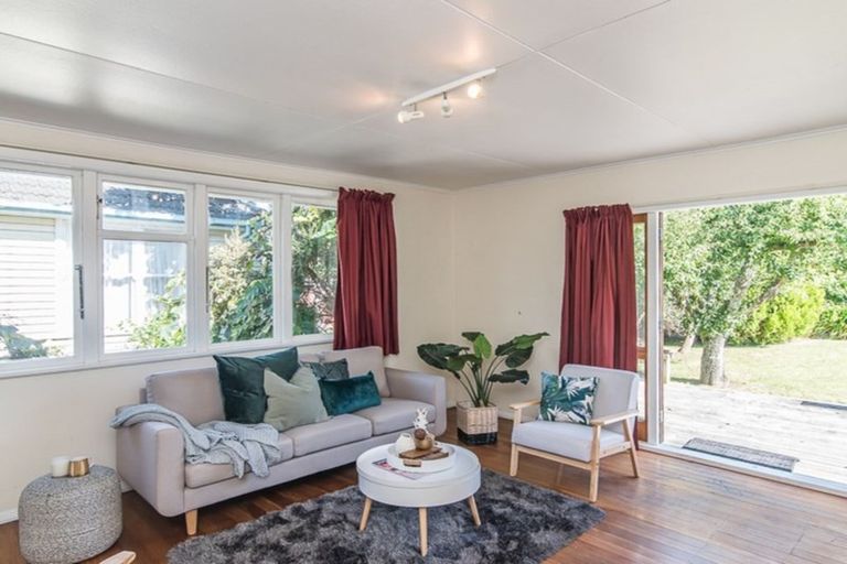 Photo of property in 11 Maire Street, Otaki, 5512