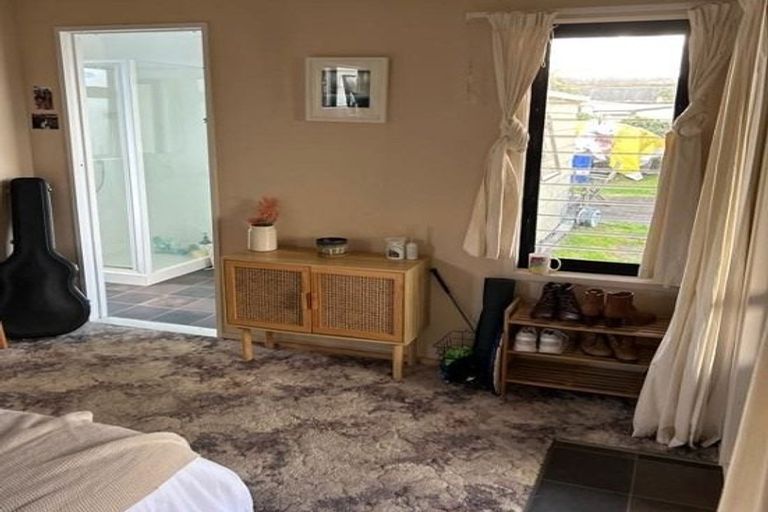 Photo of property in 8 Wallis Street, Raglan, 3225