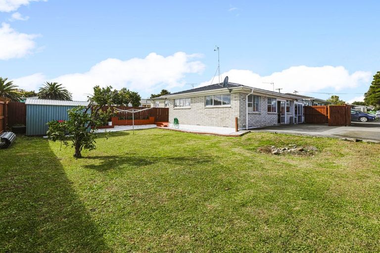 Photo of property in 2/5 Royal Arch Place, Rosehill, Papakura, 2113