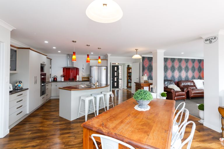 Photo of property in 18 Stonebridge Heights, Feilding, 4702