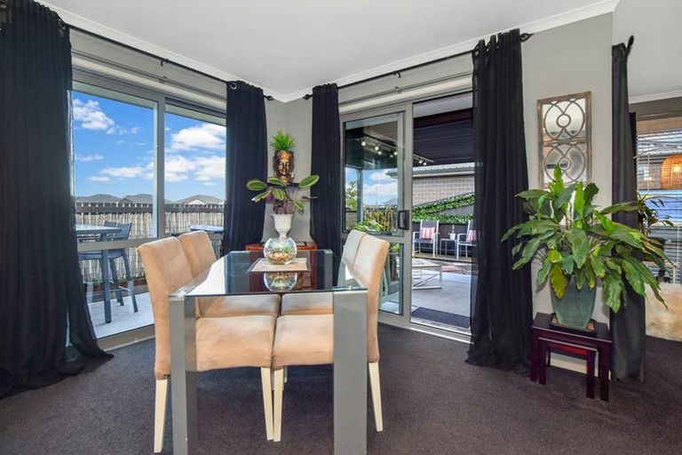 Photo of property in 23 Royal Crescent, Papamoa, 3118