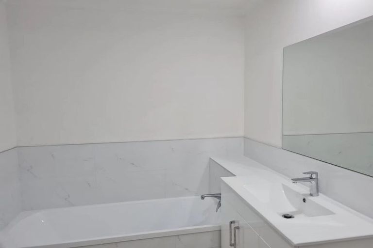 Photo of property in 39 Fernbrook Close, Burswood, Auckland, 2013