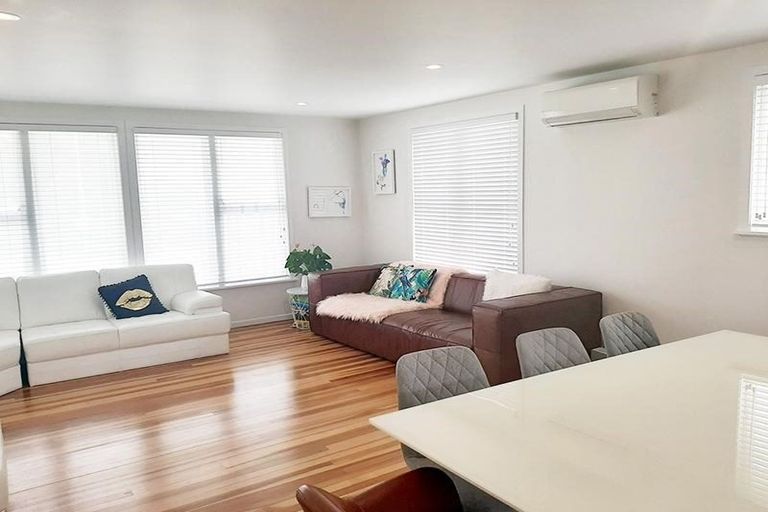 Photo of property in 11 Windrush Close, Mangere, Auckland, 2022