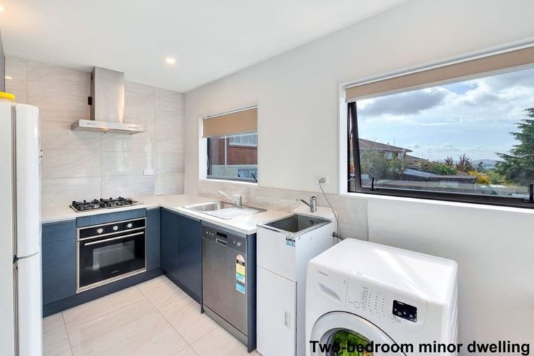 Photo of property in 92 Waimumu Road, Massey, Auckland, 0614