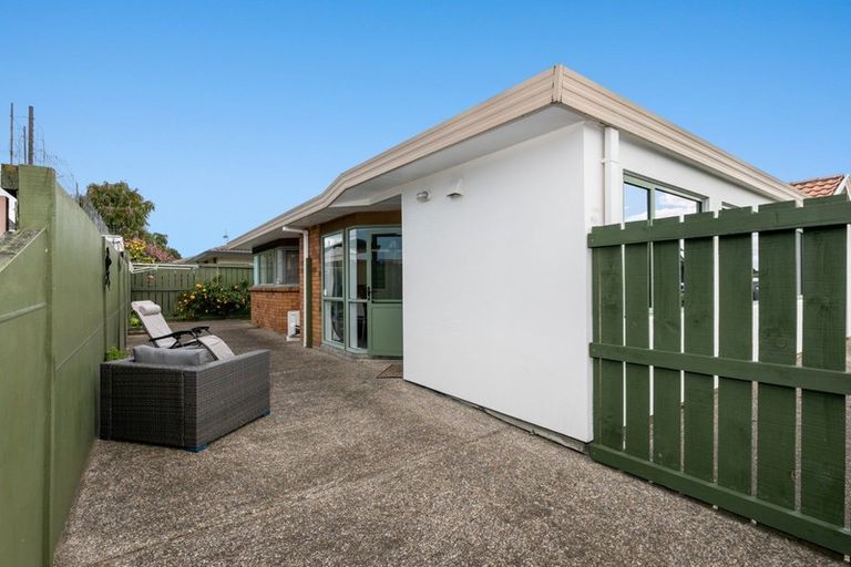 Photo of property in 19 Matapihi Road, Mount Maunganui, 3116