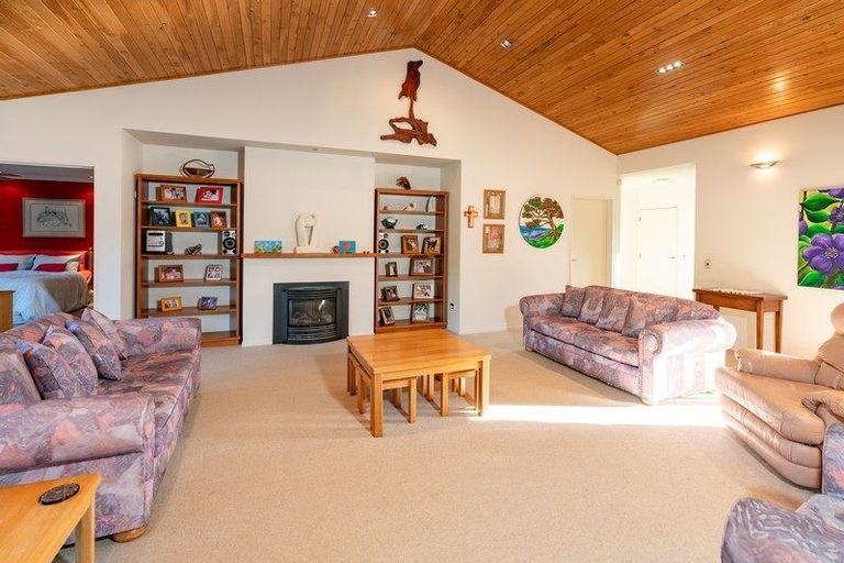 Photo of property in 4 Stoneleigh Grove, Paraparaumu, 5032