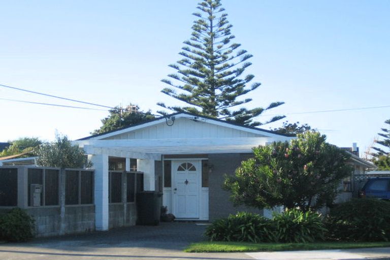 Photo of property in 17 Vaucluse Avenue, Paraparaumu Beach, Paraparaumu, 5032
