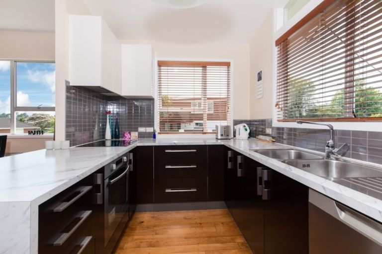 Photo of property in 32 Renata Crescent, Te Atatu Peninsula, Auckland, 0610