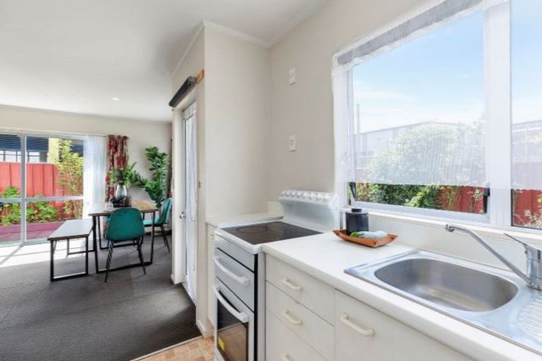 Photo of property in 3/61 Main Road, Titahi Bay, Porirua, 5022