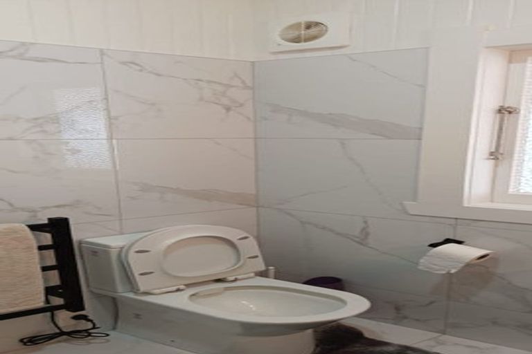 Photo of property in 105 Archibald Road, Kelston, Auckland, 0602