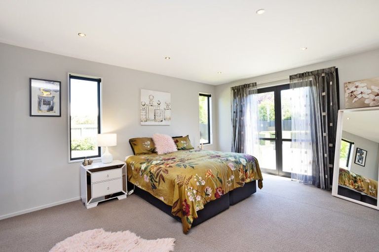 Photo of property in 11 Northside Drive, Waikiwi, Invercargill, 9810