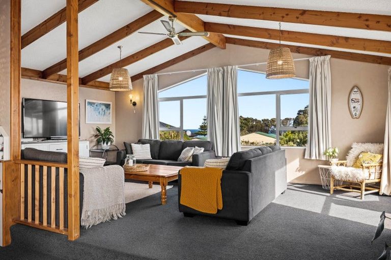 Photo of property in 11 Pohutukawa Drive, Opunake, 4616