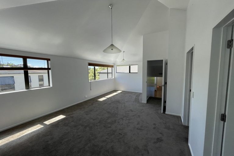 Photo of property in 941a East Coast Road, Torbay, Auckland, 0630