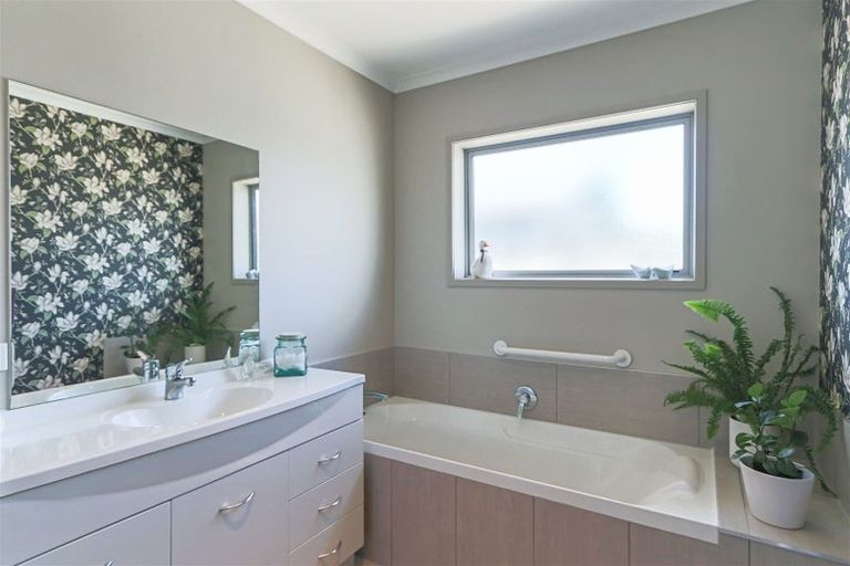 Photo of property in 14 Estate Grove, Inglewood, 4330