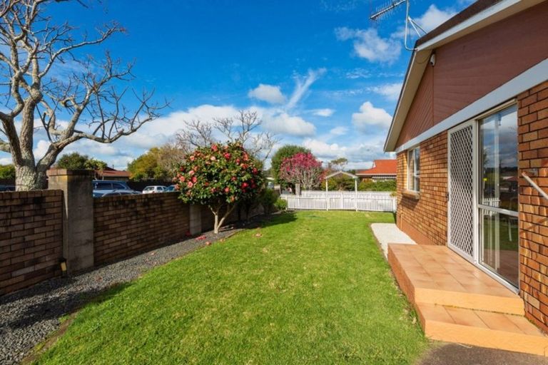 Photo of property in 2/171 Pigeon Mountain Road, Half Moon Bay, Auckland, 2012