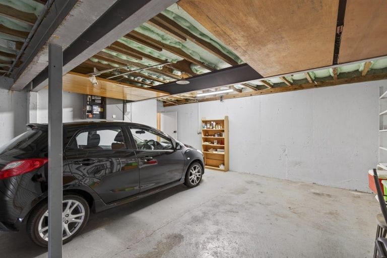 Photo of property in 9 Whitby Place, Westown, New Plymouth, 4310