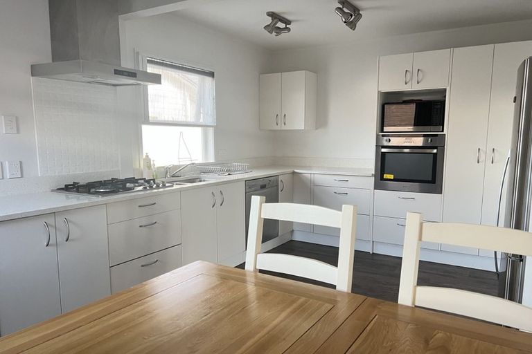 Photo of property in 1/110 Saddleback Rise, Murrays Bay, Auckland, 0630