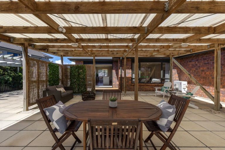 Photo of property in 6 Aotea Drive, Aotea, Porirua, 5024