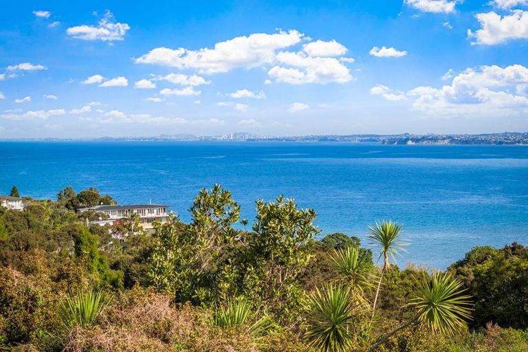 Photo of property in 79 Roberts Road, Matakatia, Whangaparaoa, 0930