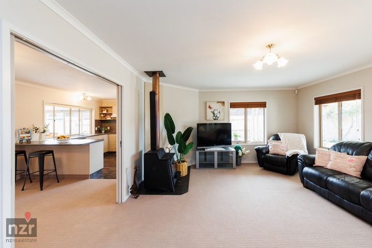 Photo of property in 23 Masefield Terrace, Kelvin Grove, Palmerston North, 4414