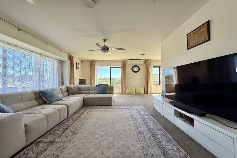 Photo of property in 19 Roy Maloney Drive, Henderson, Auckland, 0612